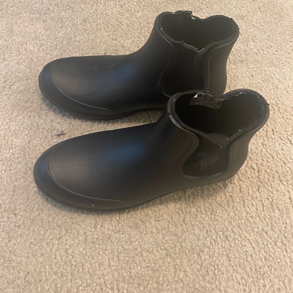 Boots - Picture 3 of 4